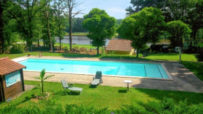 Bungalow charmant à Rochechouart avec vue sur lac
